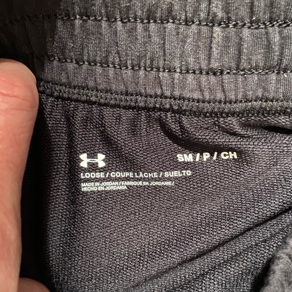 Under Armor Women’s black shorts - Picture 9 of 9